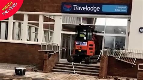 travelodge digger driver paid